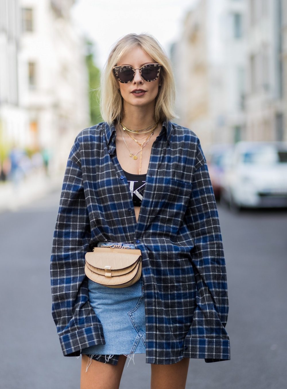 Gợi ý 8 tuyệt chiêu phối đồ với áo sơ mi nữ oversize đẹp - Vua Nệm