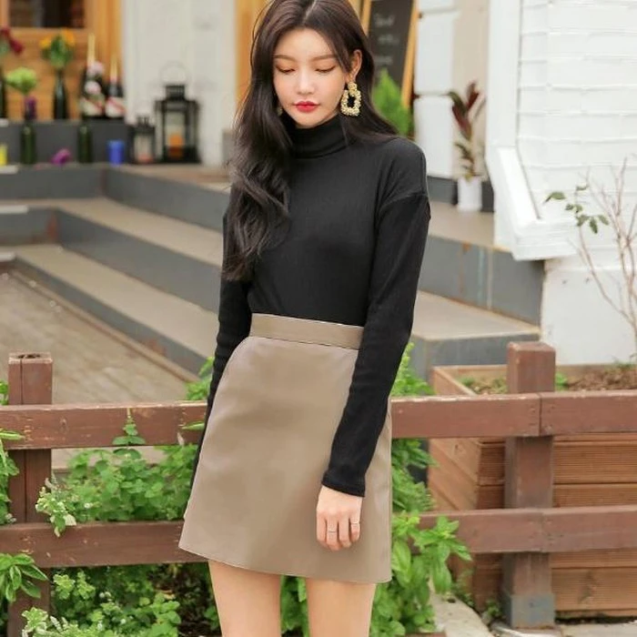 Mặc áo gì với váy da? 10+ Outfit nổi bật với chân váy da