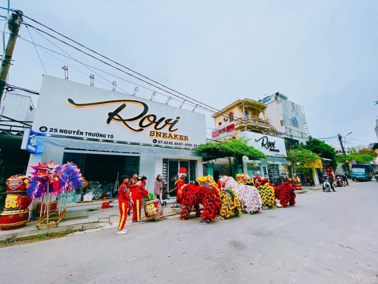 Mách bạn 7 shop giày nam đẹp nhất ở Huế Rovi Store Huế