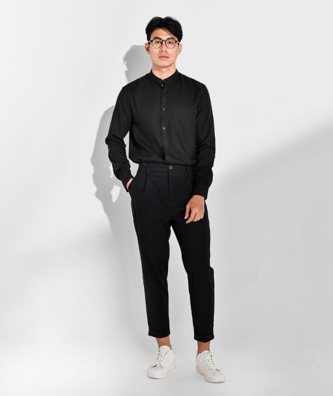 10 Cách phối đồ với áo sơ mi đen nam nữ đẹp và thời trang nhất 3 10 Cách phối đồ với sơ mi đen cho nam và nữ đẹp, thời trang nhất