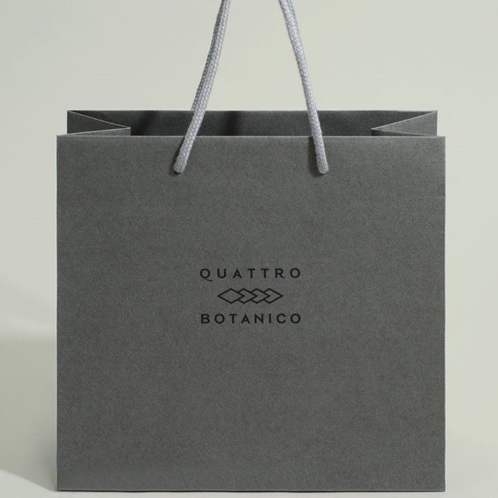 Túi giấy đựng quần áo màu đen mờ