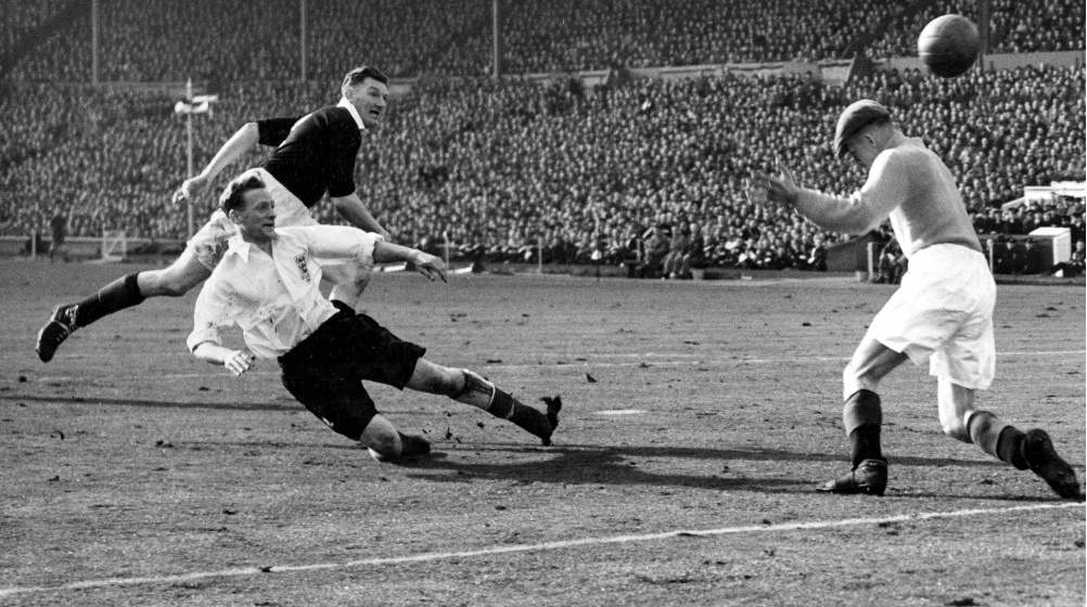 Sir Tom Finney - Player profile | Transfermarkt