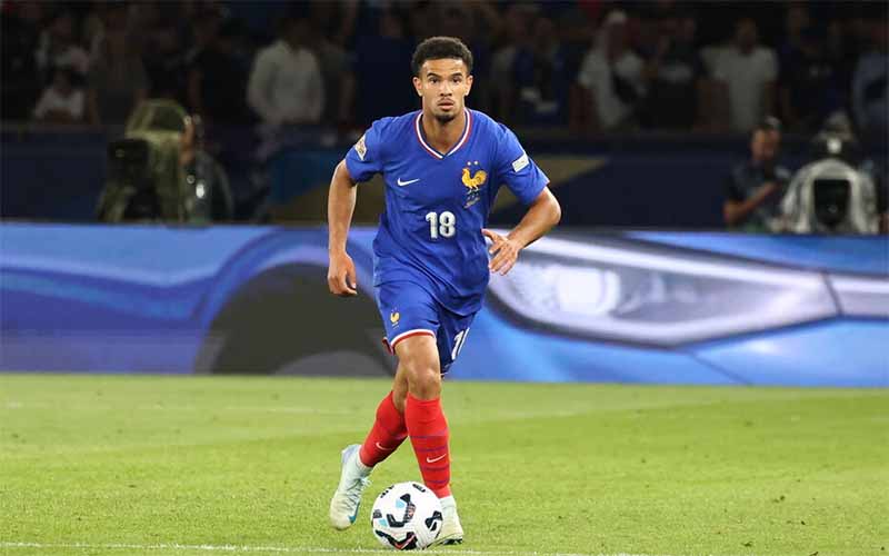 Warren Zaïre-Emery trong màu áo đội tuyển Pháp