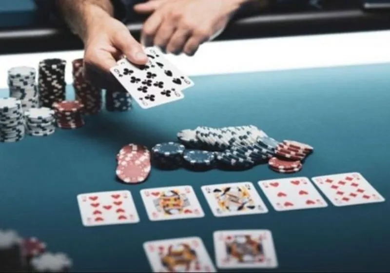 Flush poker là gì? Cách chơi và mẹo dùng thùng poker