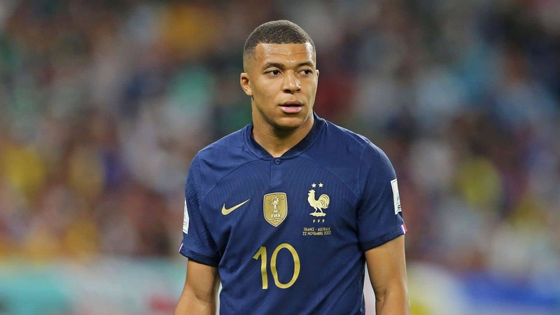 Mbappe chắc chắn là cầu thủ Pháp nổi tiếng nhất hiện nay Những cầu thủ Pháp nổi tiếng của lịch sử túc cầu