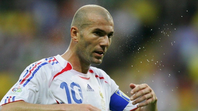 Zidane là thiên tài, là tài năng lớn nhất bóng đá Pháp cho tới hiện nay Những cầu thủ Pháp nổi tiếng của lịch sử túc cầu