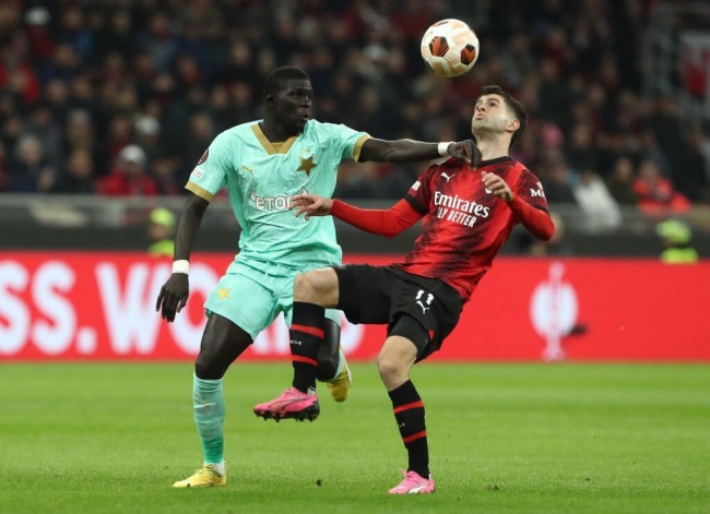 Phân tích chuyên sâu về sơ đồ chiến thuật 4-2-1-3