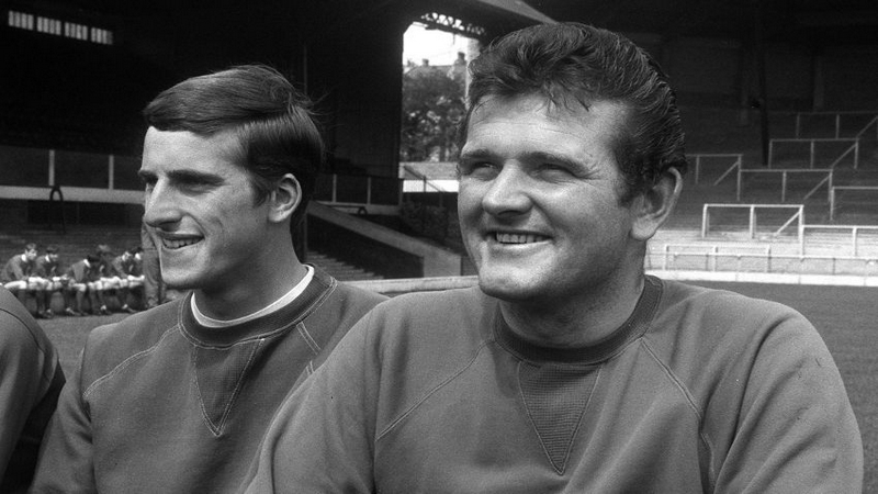 Tommy Lawrence cũng là cái tên có đóng góp ấn tượng Thủ môn Tommy Lawrence Liverpool