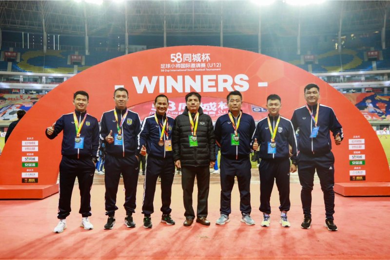 1 đội bóng đá có bao nhiêu người? Khám phá vai trò chi tiết