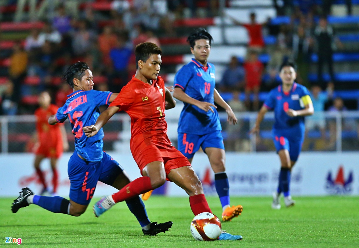 Cầu thủ nữ Thái Lan khóc ròng sau trận thua ngược Myanmar